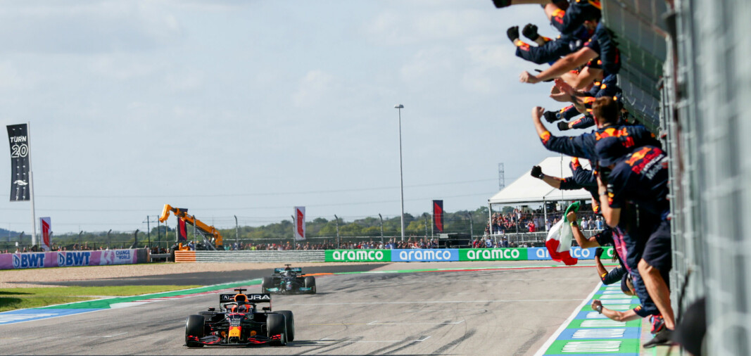 Det var ikke mange billengdene mellom Lewis Hamilton og Max Verstappen da målflagget var ute på Circuit of the Americas.