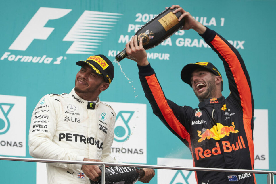 Lewis Hamilton og Daniel Ricciardo i forbindelse med Malaysias Grand Prix. (Foto: Steve Etherington/Mercedes AMG F1)
