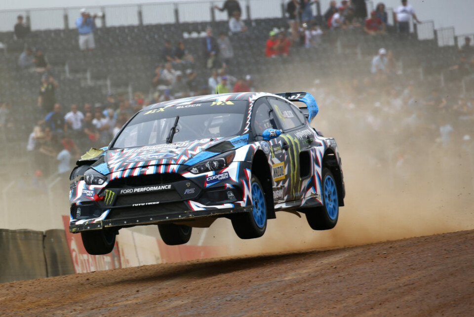 Ken Block leder sammenlagt etter første dag. (Foto: FIAWorldRallycross.com)