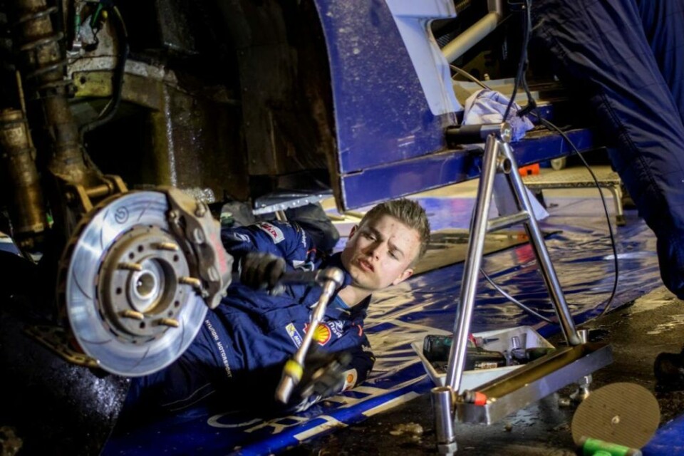 Espen Ytreland Ruud har hatt en del av mekanikeransvaret på bilen til Thierry Neuville. (Foto: Simen Næss Hagen)