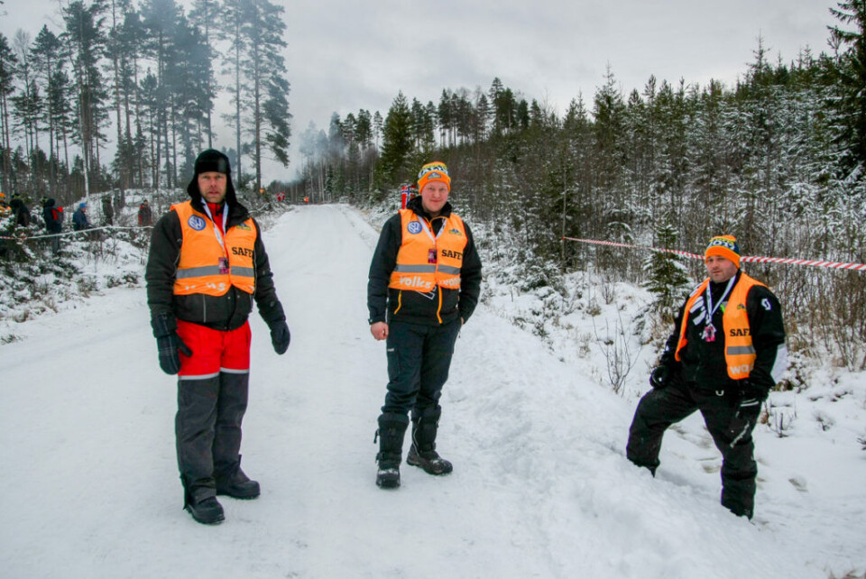 Odd Jarle Neser, Lars Henrik Sagmoen og Joakim Botilsrud et tre av eksemplene på frivillige vakter på Hof-Finnskog-etappen i fjor. (Foto: Simen Næss Hagen)