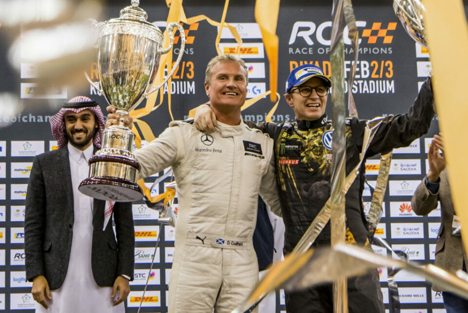 David Coulthard og Petter Solberg under premieutdelingen i forbindelse med Race of Champions i Saudi-Arabia. (Foto: Race of Champions)