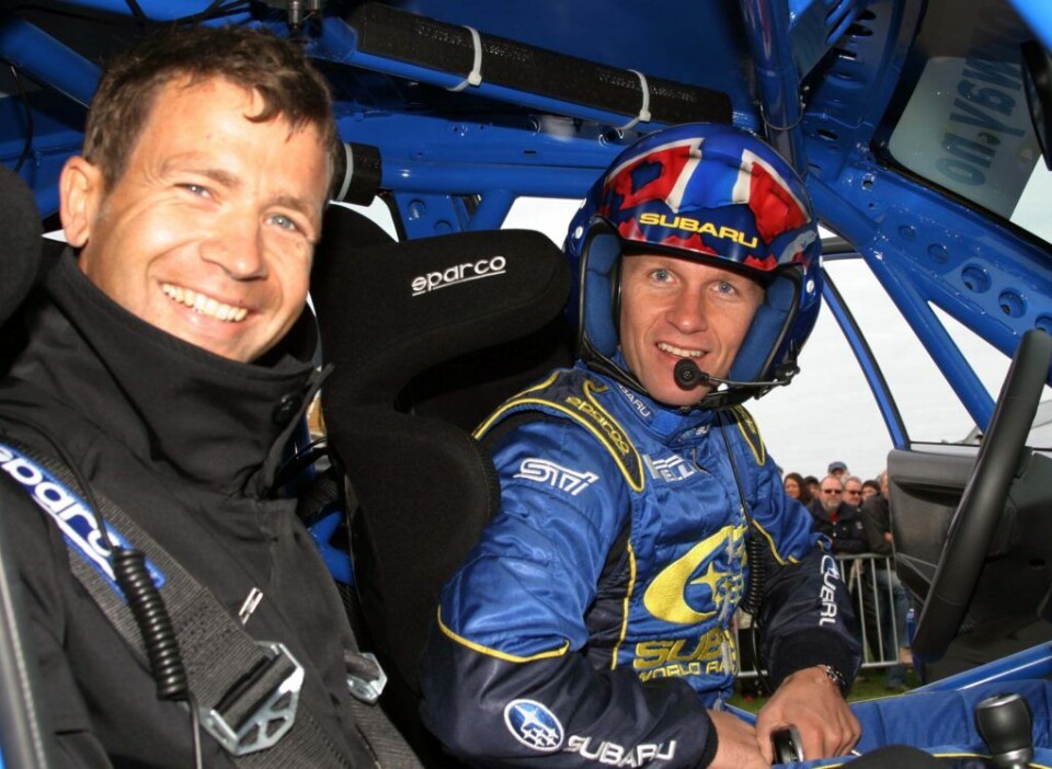 Ole Einar Bjørndalen har fått sitte på med Petter Solberg, og skiskytterlegenden mener Solberg er «helt psycho» bak rattet. (Foto: Hallgeir Raknerud)