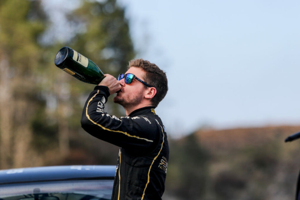 Kenneth Johnsrød kunne sprette champagnen over tredjeplassen sammenlagt og klasseseieren på Rally Sørland sist helg. (Foto: Simen Næss Hagen)