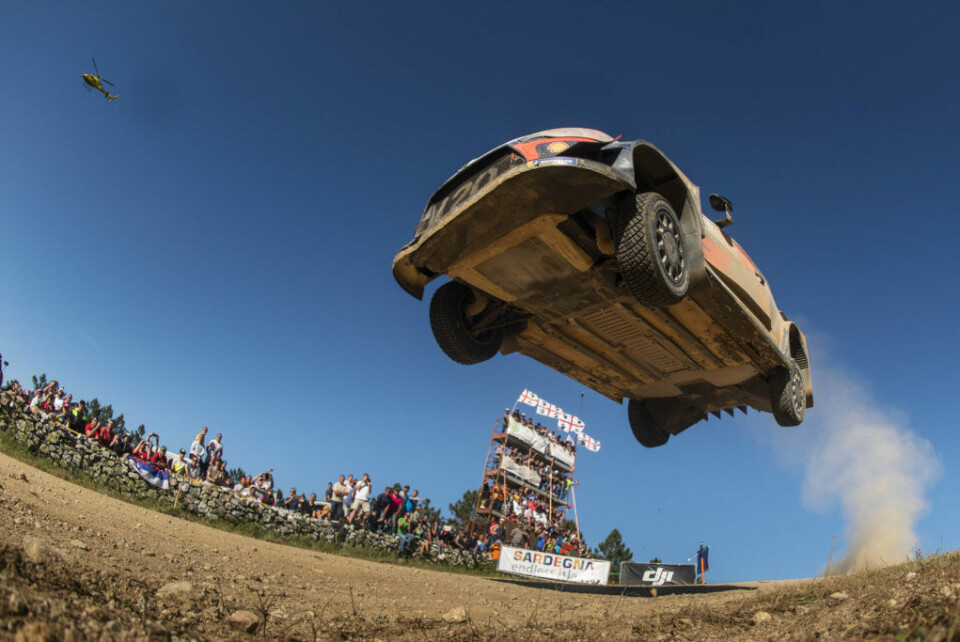 Thierry Neuville fløy høyt på Sardinia. Og raskt. Men kun syv tideler raskere enn de siste fem års verdensmester. (Foto: Jaanus Ree/Red Bull Content Pool)