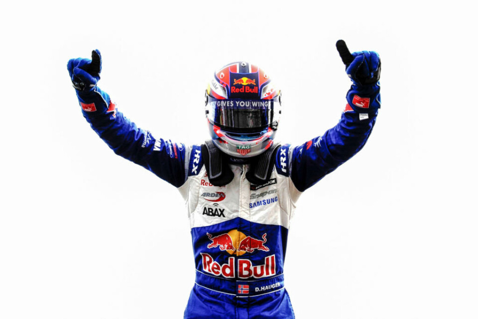 Dennis Hauger jubler for seier på Croft. (Foto: Dutch Photo Agency/Red Bull Content Pool)