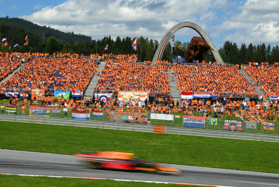 Oransje farger på tribunen betyr mengder med nederlandske fans som fikk mye å juble for denne søndagen. (Foto: Getty Images / Red Bull Content Pool)