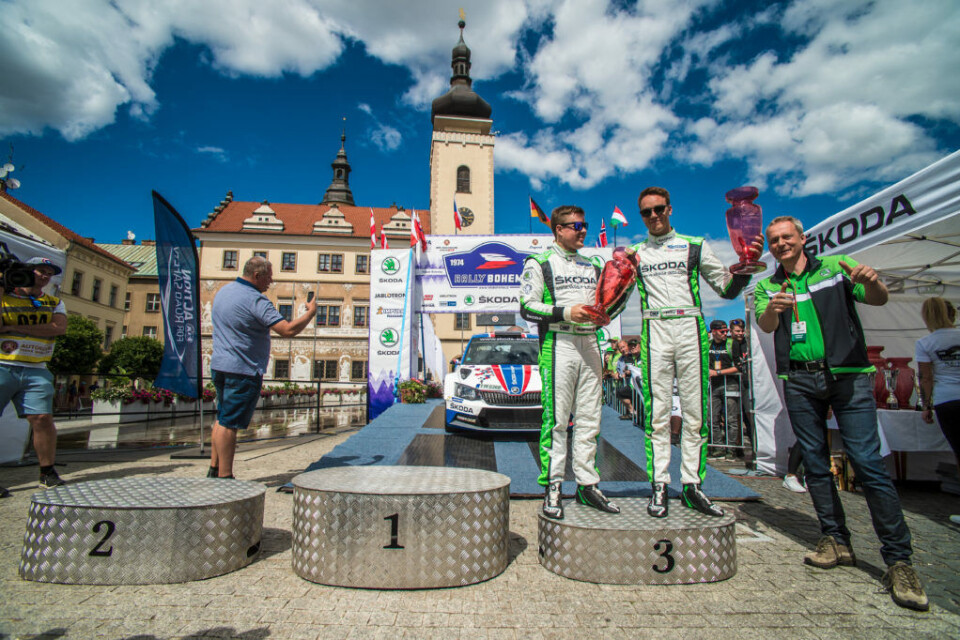 Ole Christian Veiby og Stig Rune Skjærmoen på tredjeplass i Tsjekkia. (Foto. Skoda Motorsport)