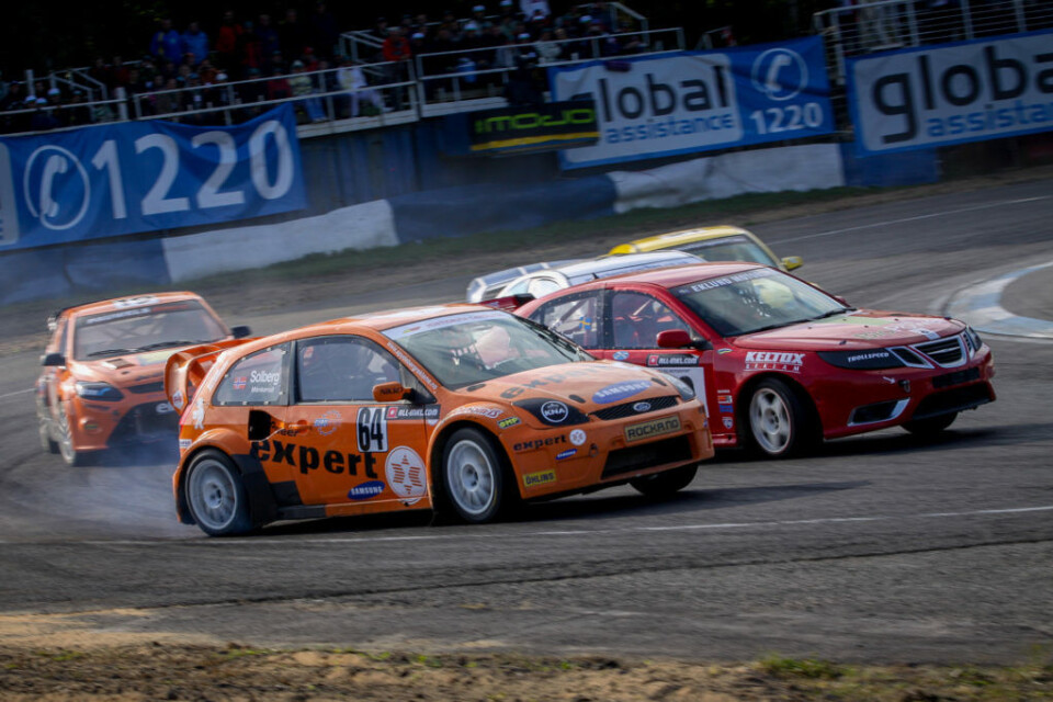 Henning Solberg og Per Eklund i duell på Sosnova-banen i Tsjekkia i 2009. (Foto: Simen Næss Hagen)