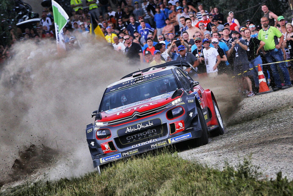 Mads Østberg og Torstein Eriksen under fredagens kjøring i Finland. (Foto: Citroën Racing)