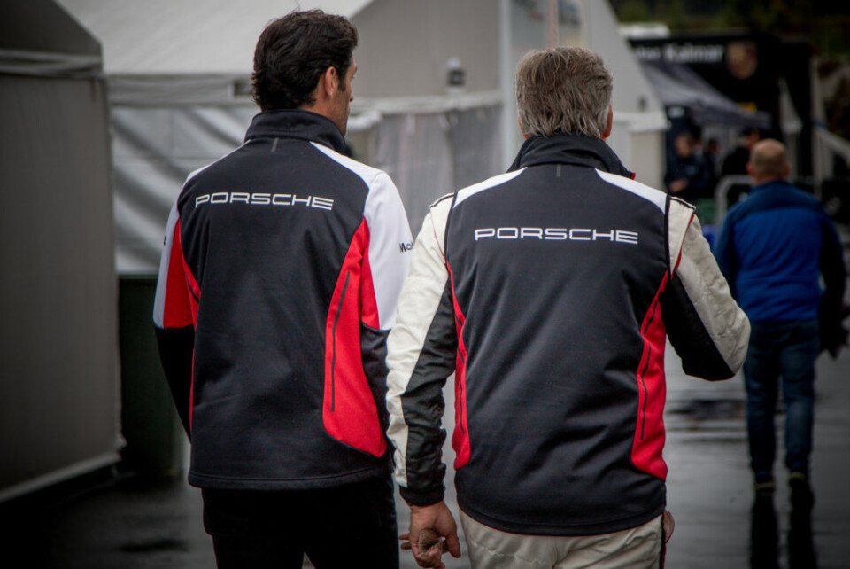 Mark Webber og Harald Huysman har kjent hverandre i 20 år, og den australske F1-stjerna syns det var stas å se sin gode venn konkurrere igjen. (Foto: Simen Næss Hagen)