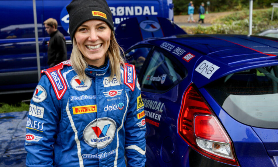 Det nærmeste Molly Pettit har kjørt rally er da hun fikk delta i bakkeløpet på Hof i 2018 i en Ford Fiesta R2T. Men asfalt og tohjulsdreven bil skal nå byttes ut med kanskje Norges mest krevende vinterveier, og attpåtil i en firehjulsdreven rallybil.