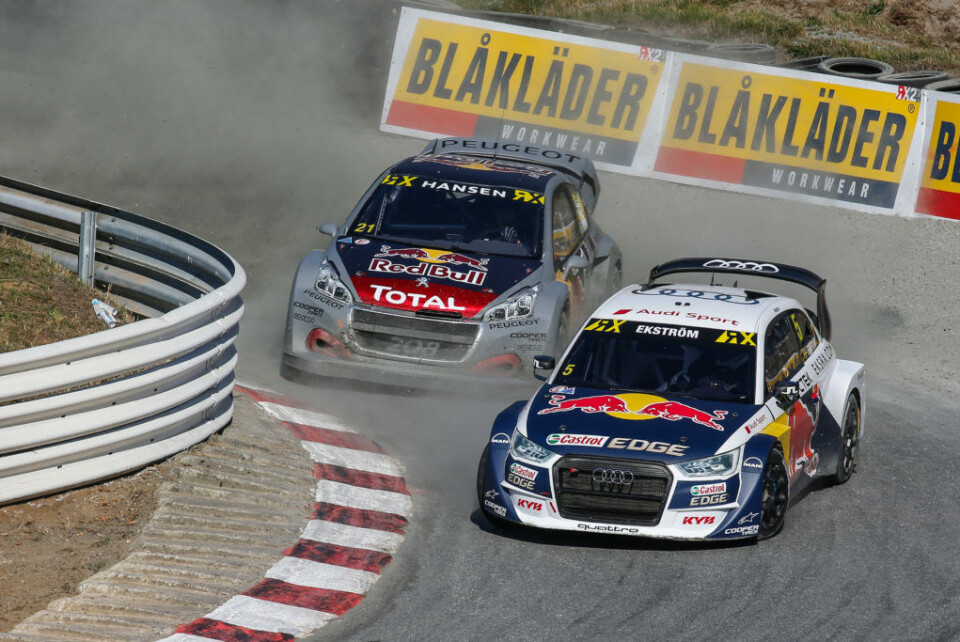 Mattias Ekström trives på Estering-banen, og tok et godt grep om sølvmedaljen. (Foto: FIAWorldRallycross.com)