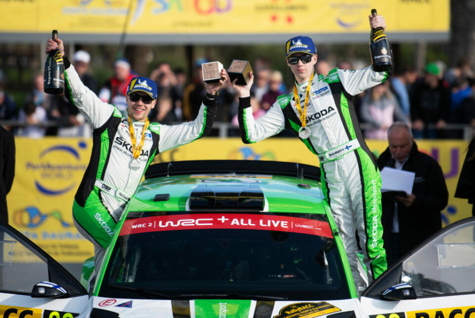 Kalle Rovanperä og kartleser Jonne Haltunen etter WRC 2-seieren i Rally Spania. (Foto: Red Bull Content Pool)