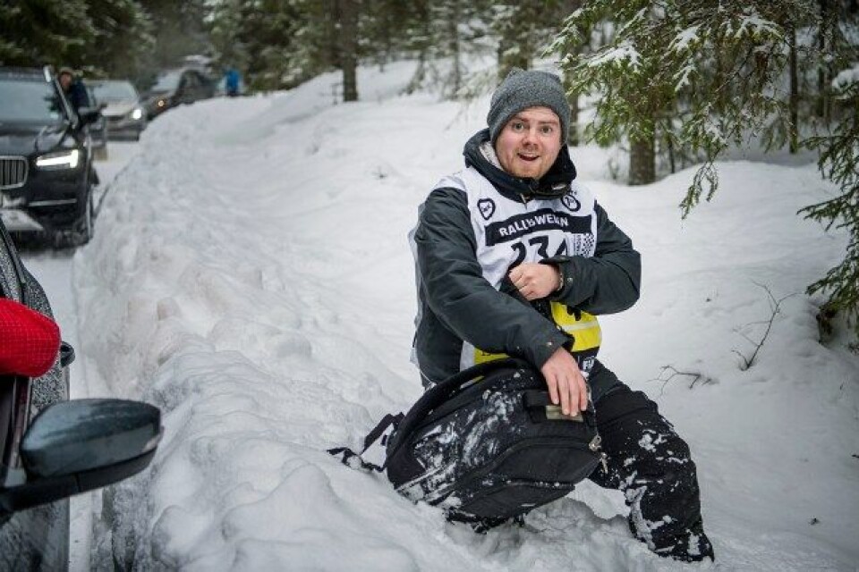 Parc Fermés redaktør en liten tur gjennom en halvmeter snø på vei ut av Hof-Finnskog under Rally Sweden. (Foto: Benjamin A. Ward)