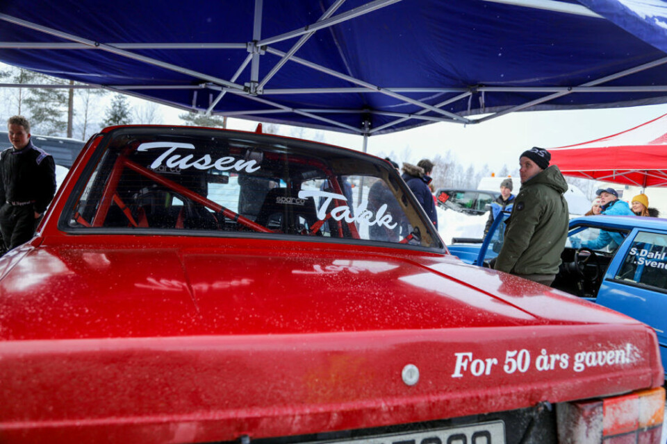 Innkjøp av bil, kjøreutstyr og startavgift fikk en god kickstart fra nær familie og venner. Over 40 personer sørget for at Per Kristian fikk oppfylt rallydrømmen. (Foto: Simen Næss Hagen)