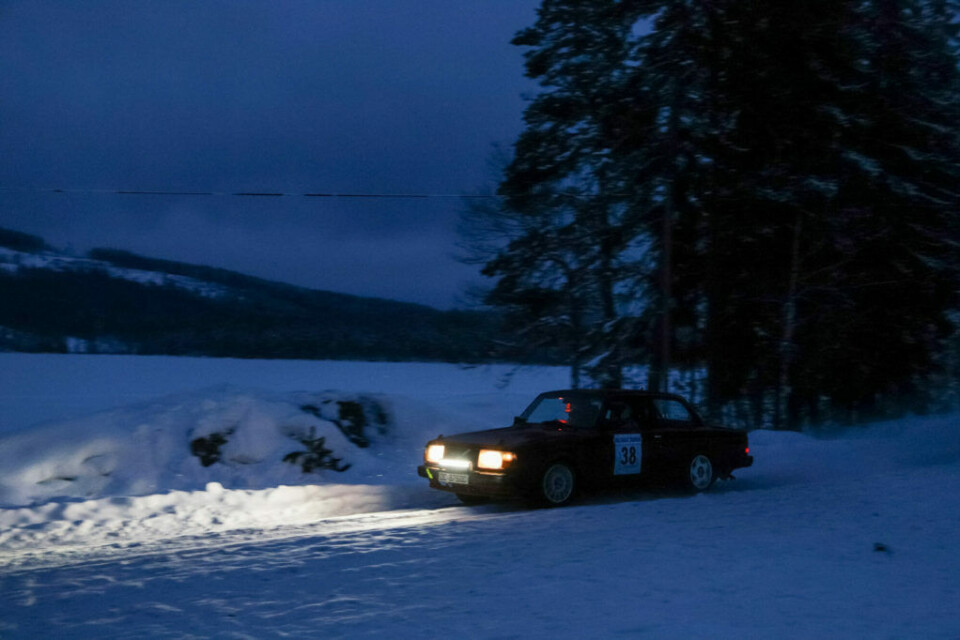 Per Kristian Melsnes kun noen få hundre meter til målpassering på Bæreia som aller siste fartsprøve etter et krevende Rally Finnskog. (Foto: Simen Næss Hagen)