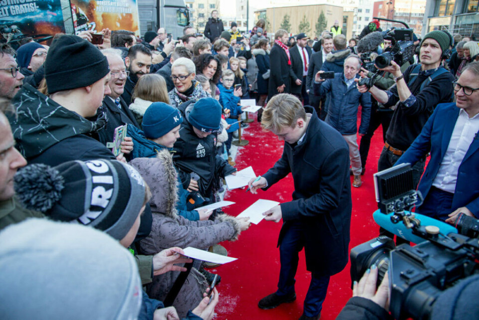 Mange ville ha en bit av Oliver Solberg på den røde løperen søndag. Parc Fermé mener nå også at spillefilmen «Born2Drive» vil framkalle helt nye fans. (Foto: Simen Næss Hagen)
