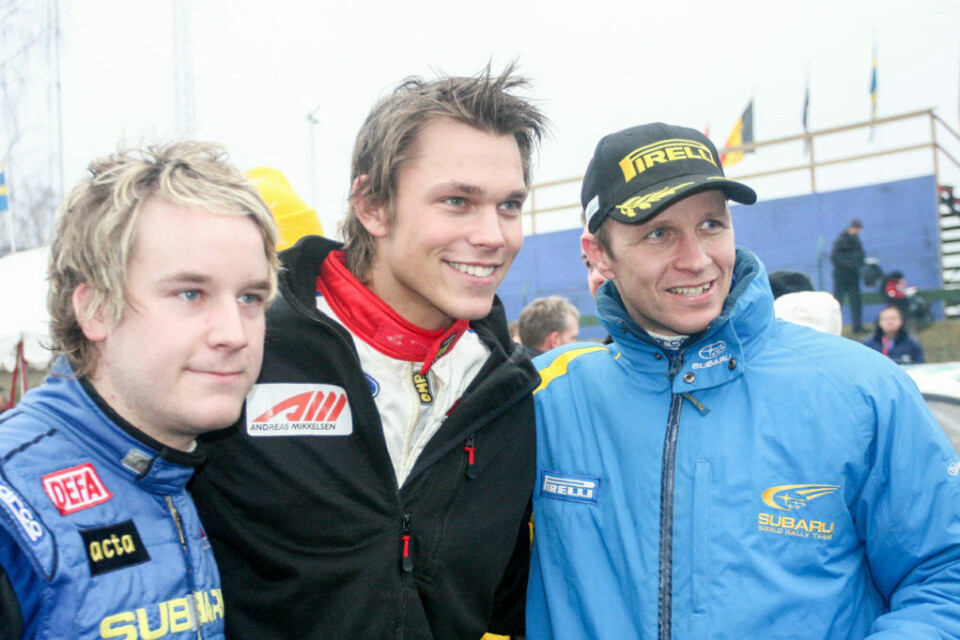 Mads Østberg, Andreas Mikkelsen og Petter Solberg under regroupen før målgang i Rally Sweden 2008. I dette løpet ble Andreas historisk som den gang tidenes yngste poengplukker i WRC. (Foto: Simen Næss Hagen)