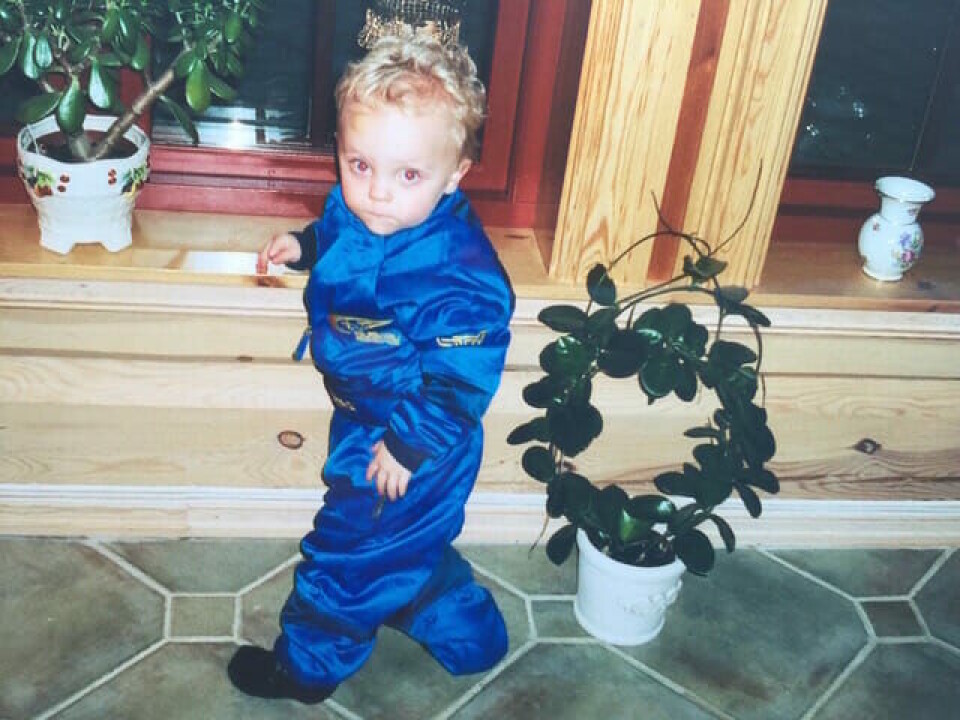 Oliver Solberg var bare to år ta pappa Petter ble verdensmester for Subaru i 2003. 16 år senere får han bekle nesten samme rolle som sin egen far. (Foto: Privat)