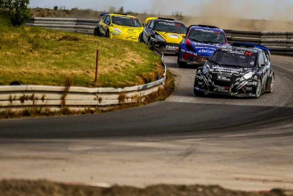 Ben-Philip Gundersen i føringen foran Sondre Evjen på Nysumbanen. (Foto: Jakub Nitka / RallyX Nordic)