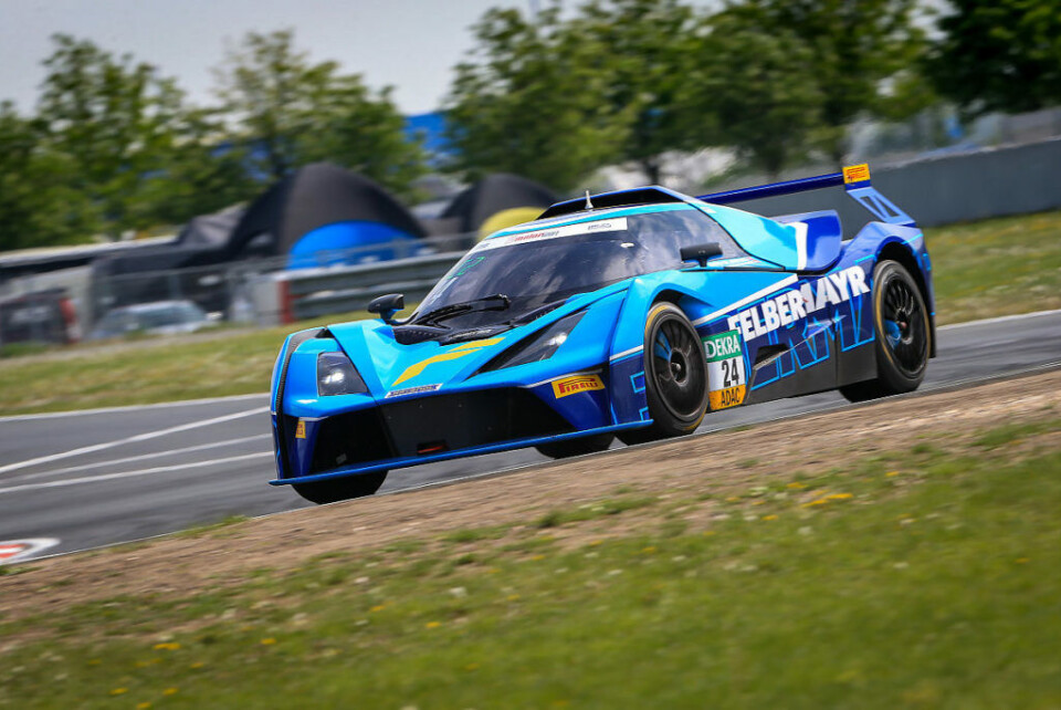 Mads Siljehaug er én av flere norske førere i aksjon i utlandet denne helgen. (Foto: ADAC GT4)