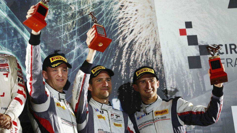 Dennis Olsen, sammen med lagkompisene Dirk Werner og Matt Campbell, kunne juble for en sterk tredjeplass av totalt 36 GT3-biler på startstreken. (Foto: Porsche)