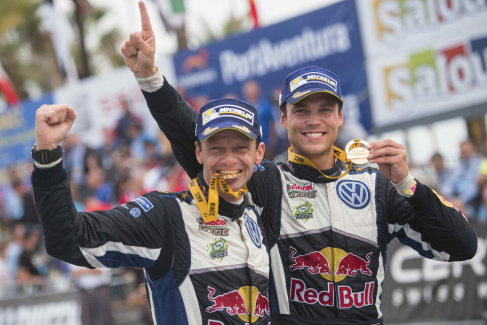 Andreas Mikkelsen og hans daværende kartleser Ola Fløene etter deres første seier i Rally Spania i 2015. Fire år senere innrømmer Andreas Mikkelsen at han ikke er sikker på om han får kjøre dette løpet. (Foto: Jaanus Ree/Red Bull Content Pool)