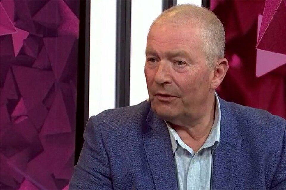 Speaker, reporter og TV-kommentator Henning Isdal har på mange måter vært en primus motor i forkant av Rally Tron, som ble realisert 27 år etter at ideen hans dukket opp. Her fra studiosendingen i forbindelse med Italias Grand Prix sist søndag. (Skjermdump: Viasport 1)