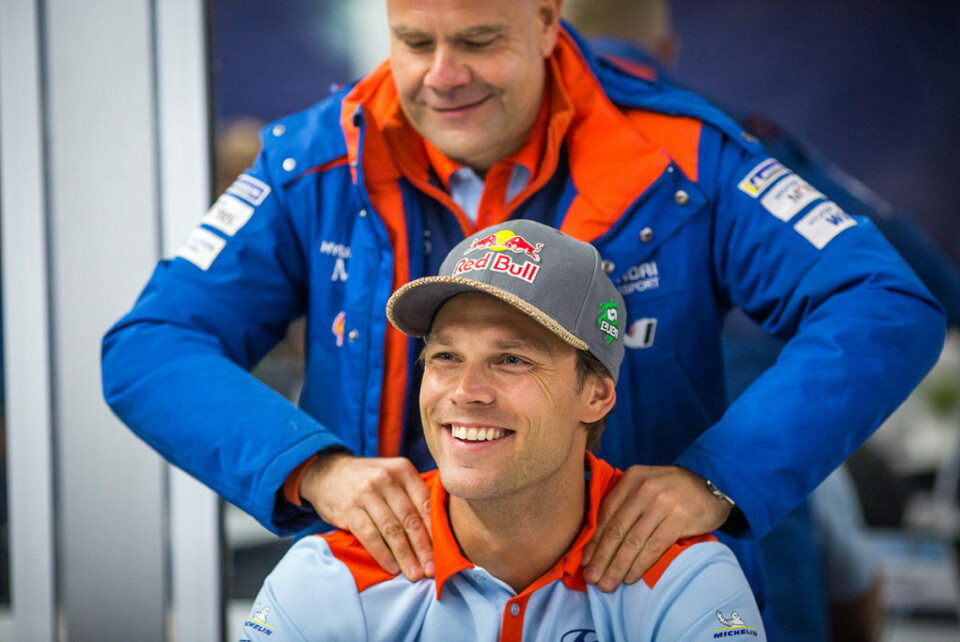Andreas Mikkelsen og teamsjef Andrea Adamo. (Foto: Fabien Dufour / Hyundai Motorsport GmbH)