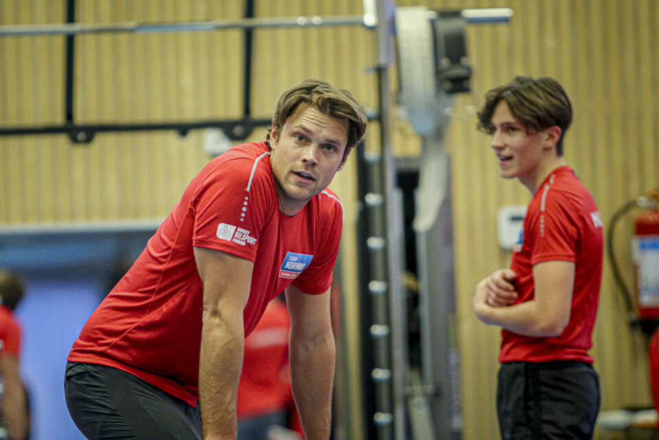 Andreas Mikkelsen under treningssamlingen på Olympiatoppen. I bakgrunn racingfører Emil Heyerdahl. (Foto: Simen Næss Hagen / Parc Fermé)
