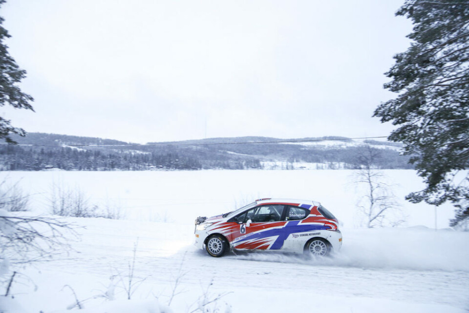 Lars Martin Stensbøl under fjorårets Rally Finnskog på Bæreia-etappen. I skrivende stund er det mer grønt enn hvitt i Kongsvinger-traktene, og nå står hele Rally Finnskog i fare for å bli avlyst. (Foto: Simen Næss Hagen / Parc Fermé)