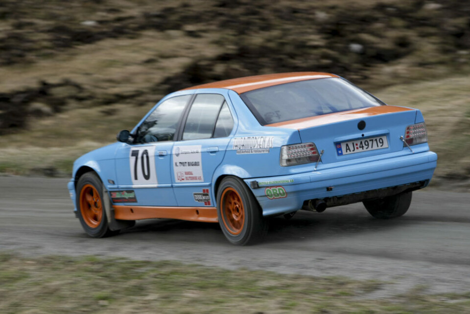 Rally Sørland i 2013 var Lasses tredje løp med sin nokså unike E36-modell. Her som en standard 325i. (Foto: Simen Næss Hagen / Parc Fermé)