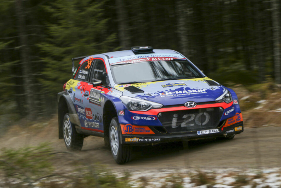 Jari Huttunen leverte en enorm innsats under lørdagen av Rally Sweden og ble raskeste R5-bil totalt. (Foto: Simen Næss Hagen / Parc Fermé)
