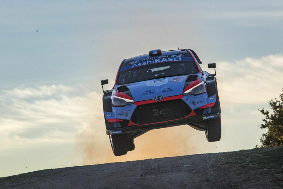Franske Pierre-Louis Loubet har kjørt flere VM-runder i WRC-bil i år. Nå får også Ole Christian Veiby sjansen i samme team og bil. (Foto: Fabien Dufour / Hyundai Motorsport GmbH)