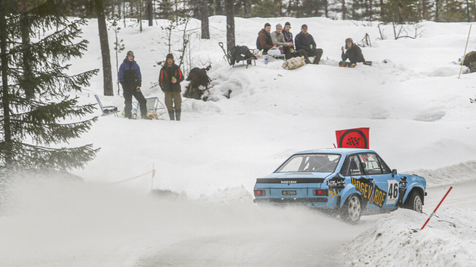 Eldre rallybiler, også kjent som rallybiler i nasjonal klasse, får likevel lov til å fortsette med E85 i minimum ett år til. (Foto: Simen Næss Hagen / Parc Fermé)