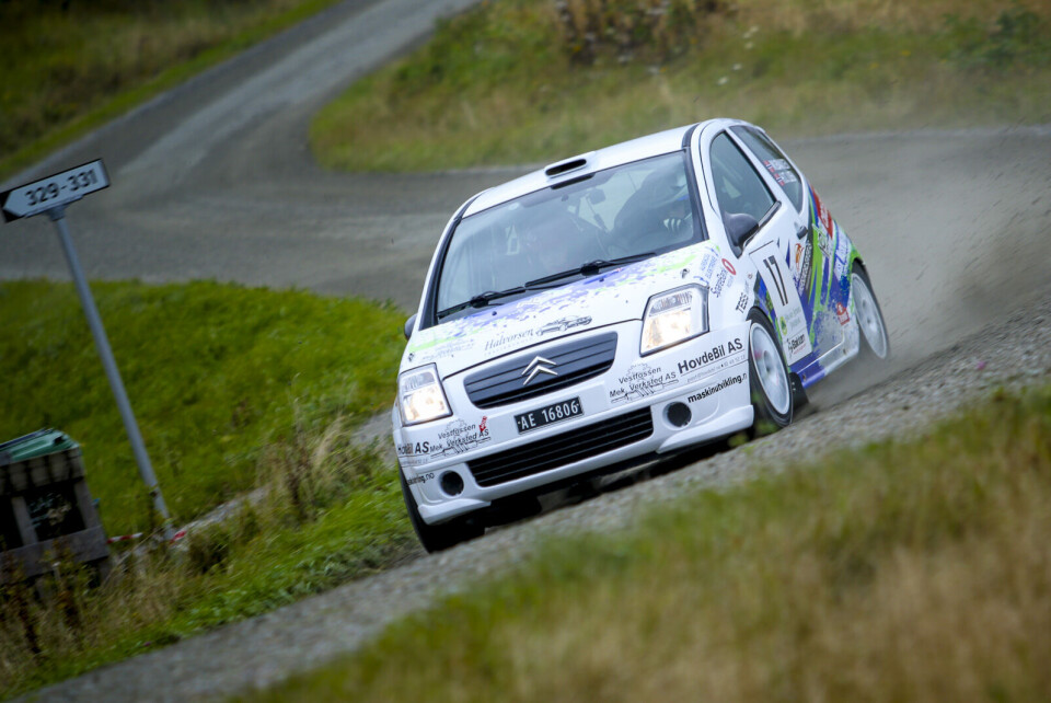 Markus Bakken og Hedda Turvoll Lien fra NM-finalen Aurskog-Høland Rally i oktober. (Foto: Simen Næss Hagen / Parc Fermé)