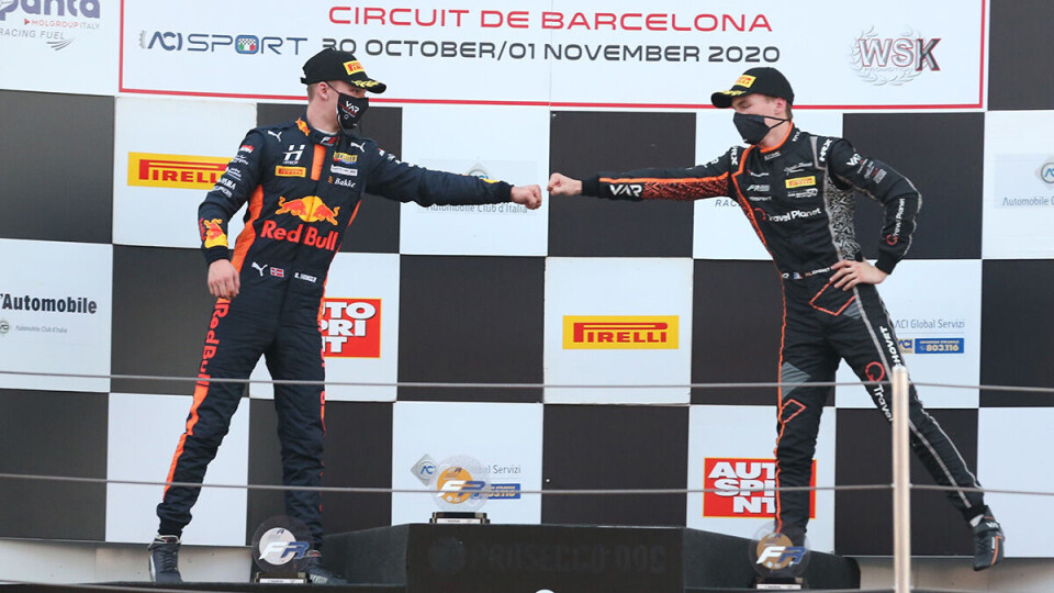Dennis Hauger og teamkompis Pierre-Louis Chovet fra Barcelona tidligere i høst. (Foto: FIA Formula Regional European Championship)