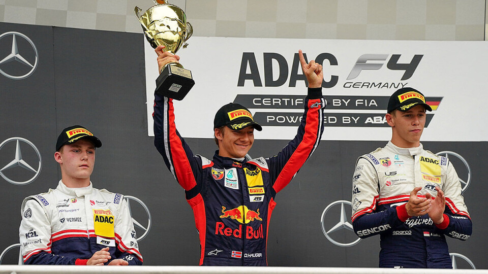 Dennis Hauger får Arthur Leclerc (høyre) som teamkompis. Her fra Formel 4-runden på Hockenheim i 2019 hvor han blant annet slo monegaskeren som er lillebror til Formel 1-stjernen Charles Leclerc. (Foto: Dutch Photo Agency / Red Bull Content Pool)