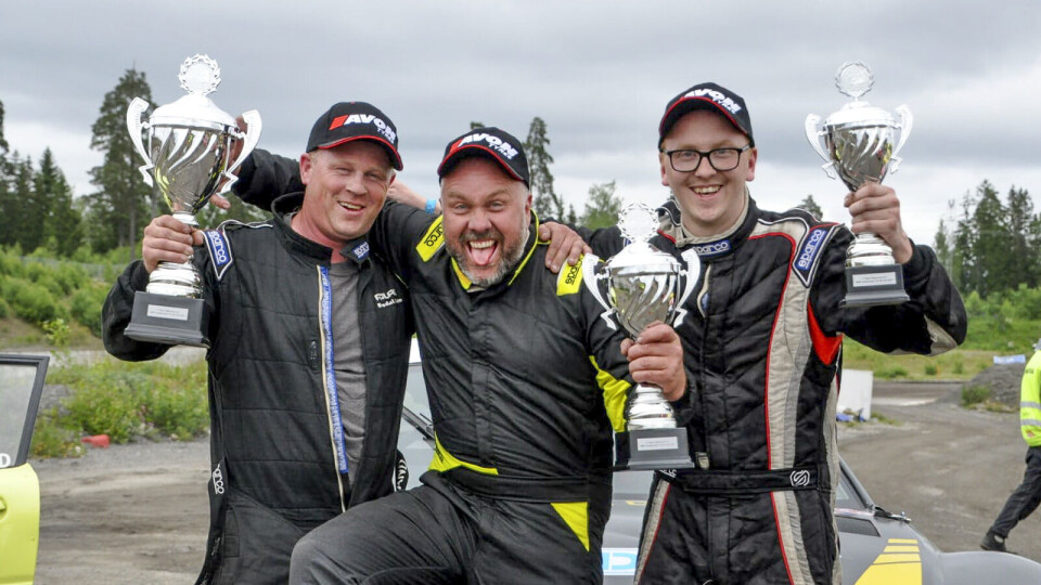 God sørlandsk stemning i klasse 2. Sigurd Erik Egeland (venstre) tok seieren foran «comeback-kid» Guttorm Lindefjell. Thomas Hårberg kapret tredjeplassen. (Foto: Anne Beth Mål Arntzen)