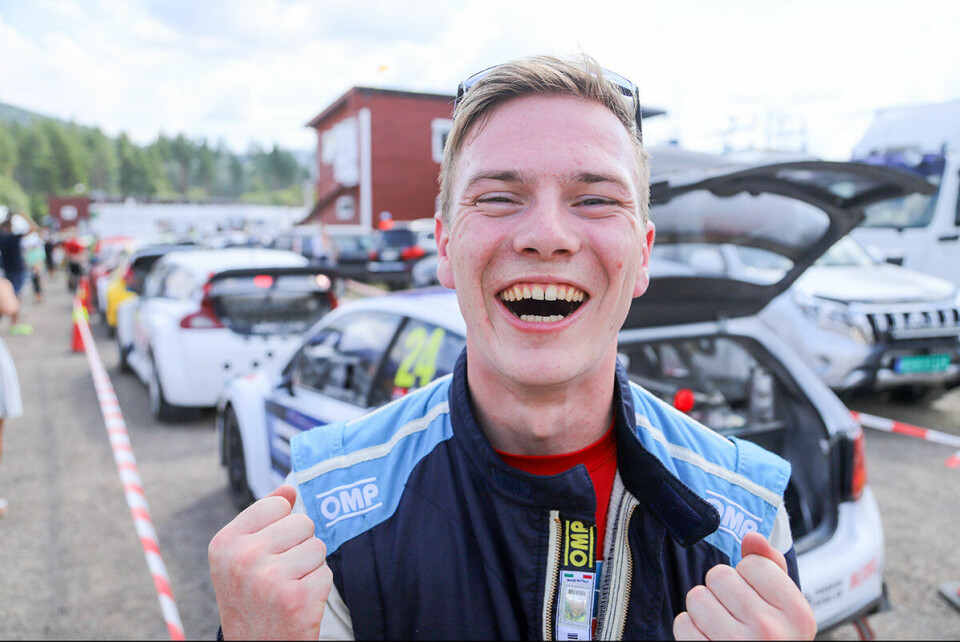 Sivert Svardal etter at NM-gullet i Supercars ble sikret i Skien for snart to uker siden. (Foto: Simen Næss Hagen / Parc Fermé)