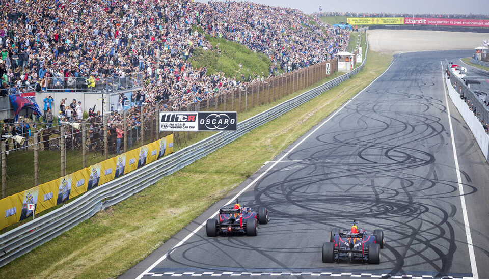 Red Bull med oppvisningskjøring på Zandvoort i fjor. (Foto: Marcel van Hoorn / Red Bull Content Pool)