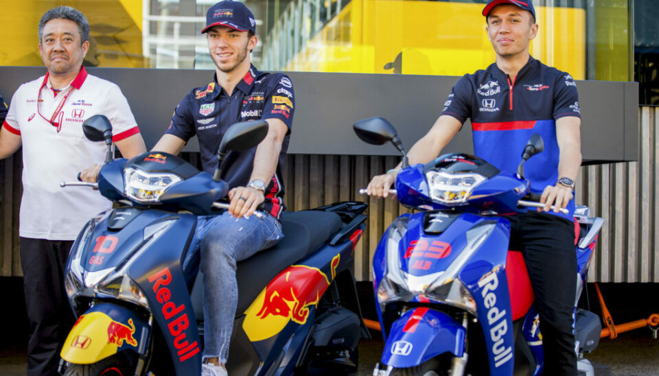 Pierre Gasly og Alexander Albon bytter plass. (Foto: Getty Images / Red Bull Content Pool)