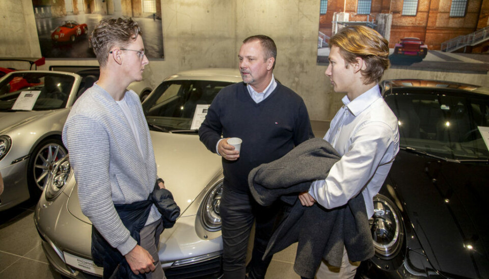 Dennis Olsen, Tom Erik Hauger og Dennis Hauger under Porsches motorsportlunsj onsdag ettermiddag. (Foto: Simen Næss Hagen / Parc Fermé)