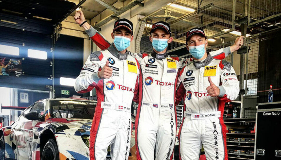 Mikkel Jensen, David Pittard og Christian Krognes kunne juble for andreplass under lørdagens firetimersløp på Nürburgring. (Foto: Walkenhorst Motorsport)