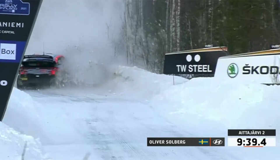 Her endte Oliver Solberg etter en knallhard satsing under Power Stage. Fasit ble én tapt plass sammenlagt, men Solberg kunngjorde at han gjorde et ærlig forsøk på å sikre så godt etapperesultat som mulig. (Skjermdump: WRC+ All Live)