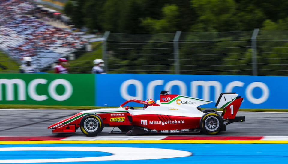 Dennis Hauger koser seg åpenbart på Red Bull Ring om dagen. (Foto: Prema Racing)