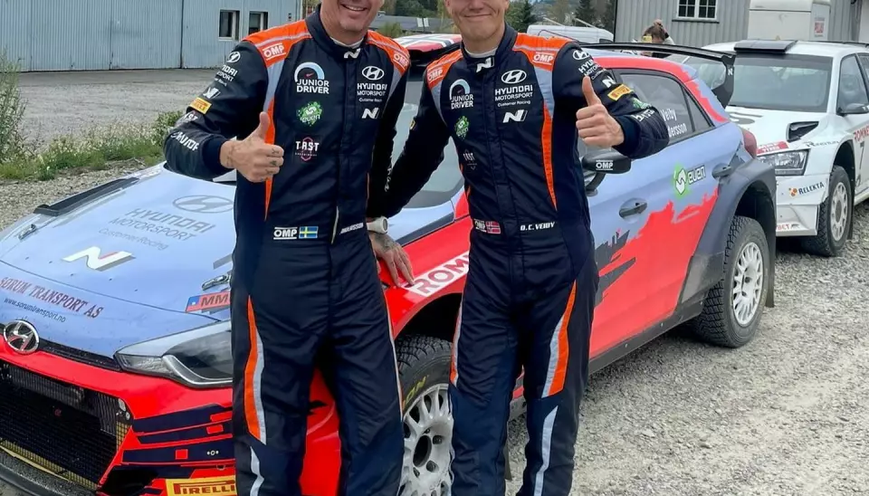 Ole Christian Veiby og kartleser Jonas Andersson kunne juble for sin tredje strake seier i Rally-NM i år. (Foto: Privat)