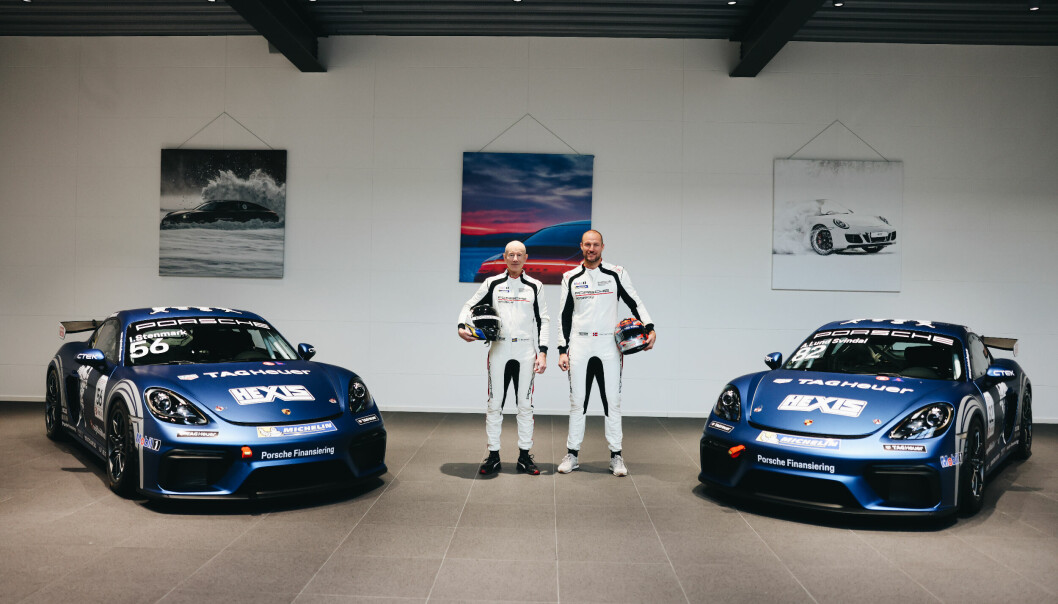 Ingemar Stenmark og Aksel Lund Svindal i hver sin Porsche 718 Cayman GT4 Clubsport for neste års Porsche Sprint Challenge Scandinavia.