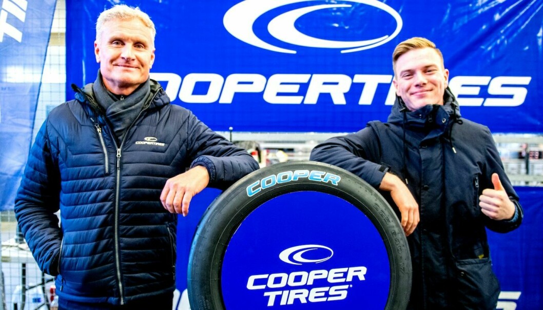 David Coulthard og Sivert Svardal under prisutdelingen på Nürburgring hvor 21-åringen mottok publikumsprisen «Rookie of the year».